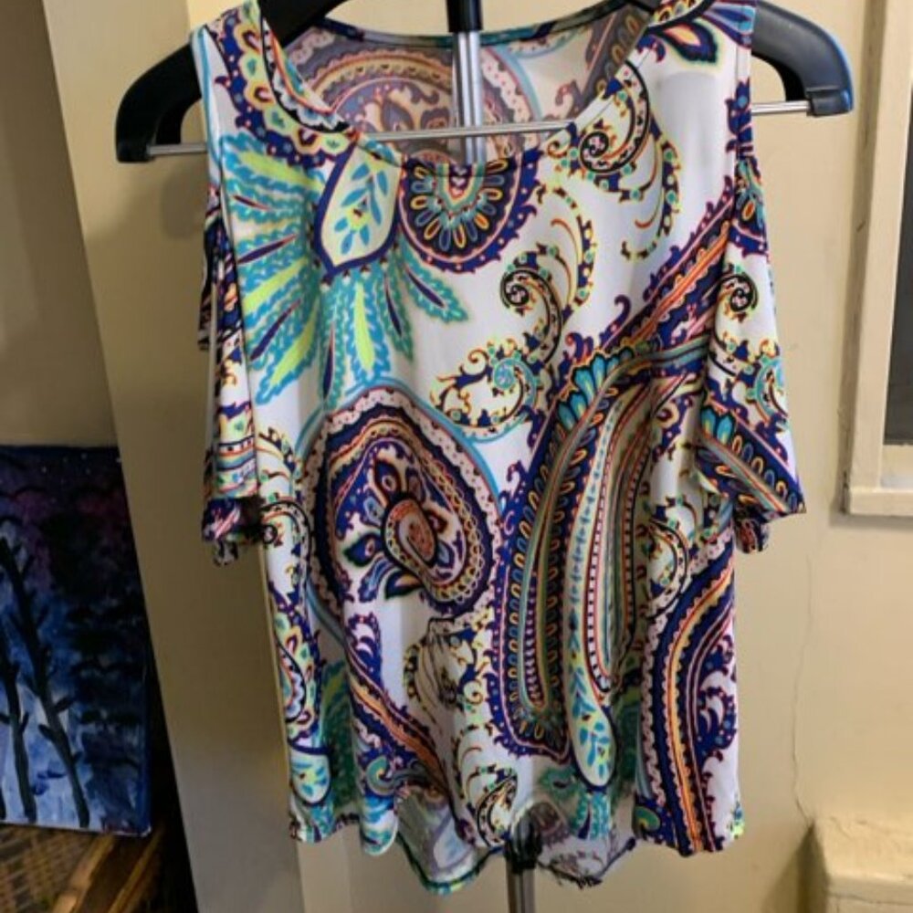s- twelve paisley print cold shoulder  sleeve top
